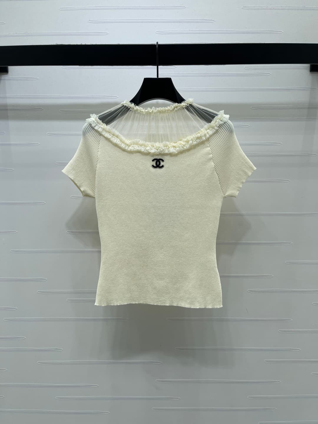C18488 📣 New vintage/retro high-end products! CHANE* 2026 – the latest spring collection! Short sleeves made of net fabric with lace trim! Crafted using imported yarn for a smooth, comfortable texture. The cut of the short sleeves features vertical stripe — image 2