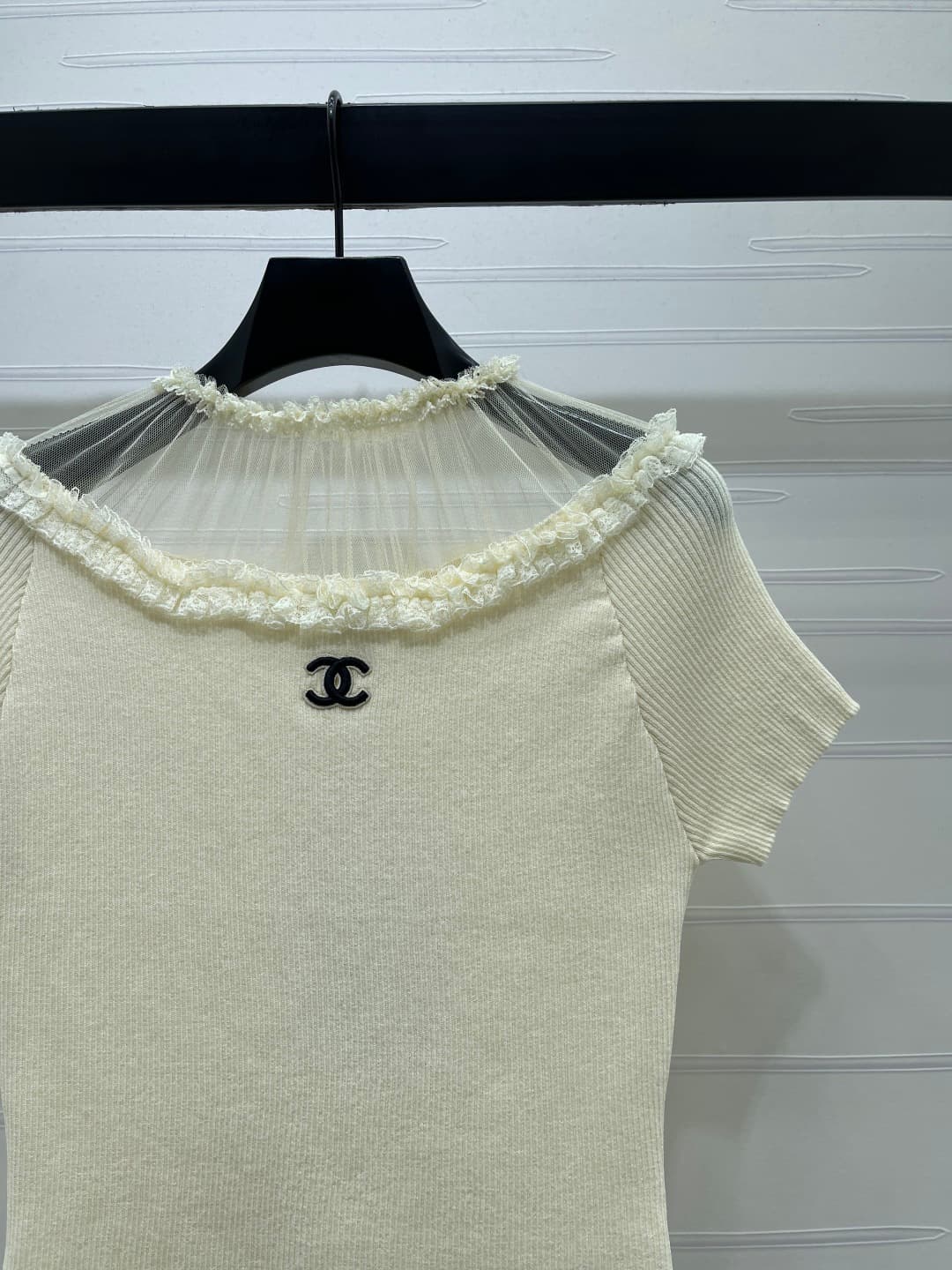 C18488 📣 New vintage/retro high-end products! CHANE* 2026 – the latest spring collection! Short sleeves made of net fabric with lace trim! Crafted using imported yarn for a smooth, comfortable texture. The cut of the short sleeves features vertical stripe — image 3