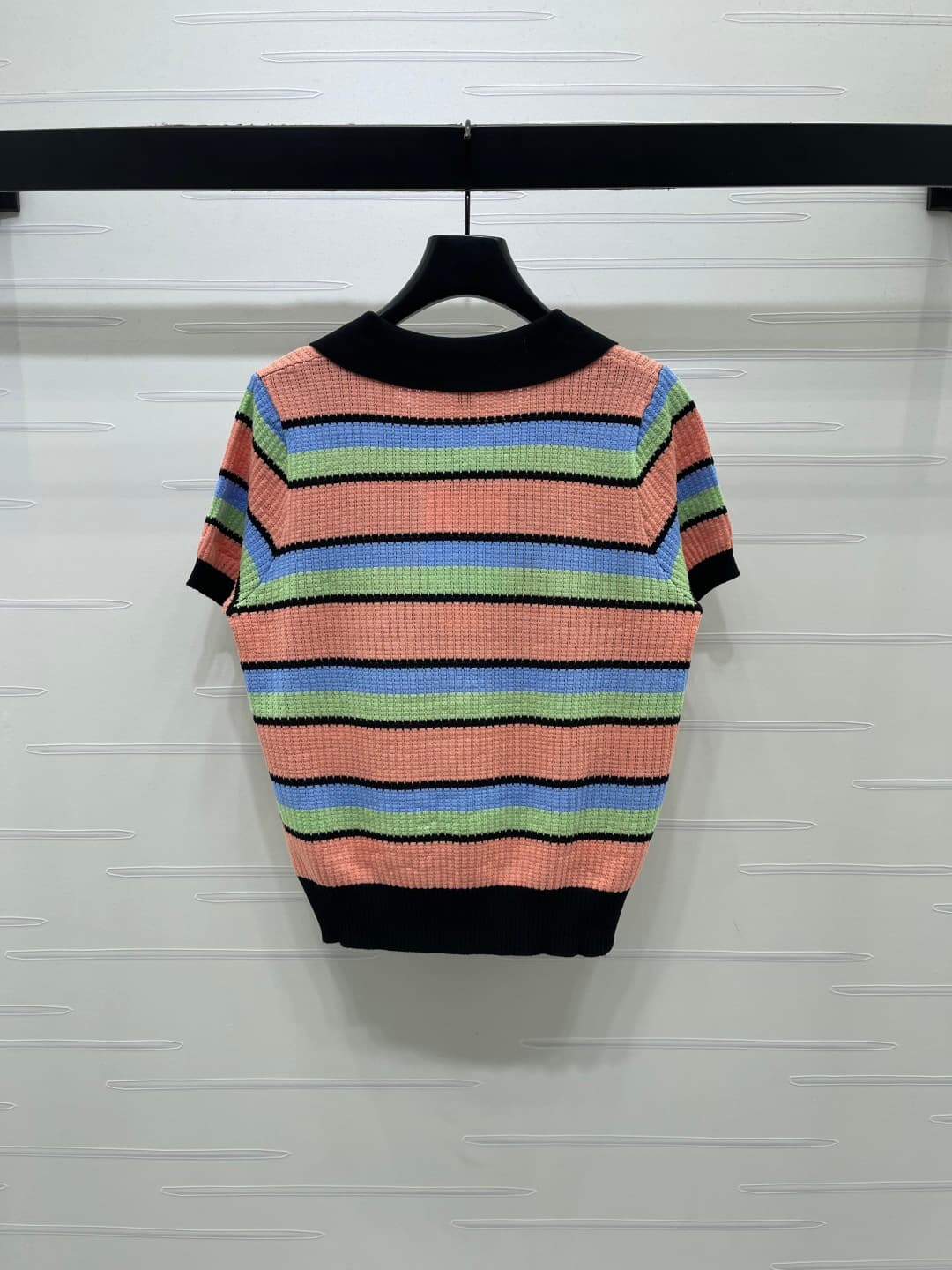 C18615 📣 New vintage/retro high-end products! CHANE* 2026 – the latest spring collection! V-necked striped knitted short sleeves! Made from custom cotton wool yarn, soft and comfortable with excellent quality. The V-shaped opening design adds a relaxed lo — image 8
