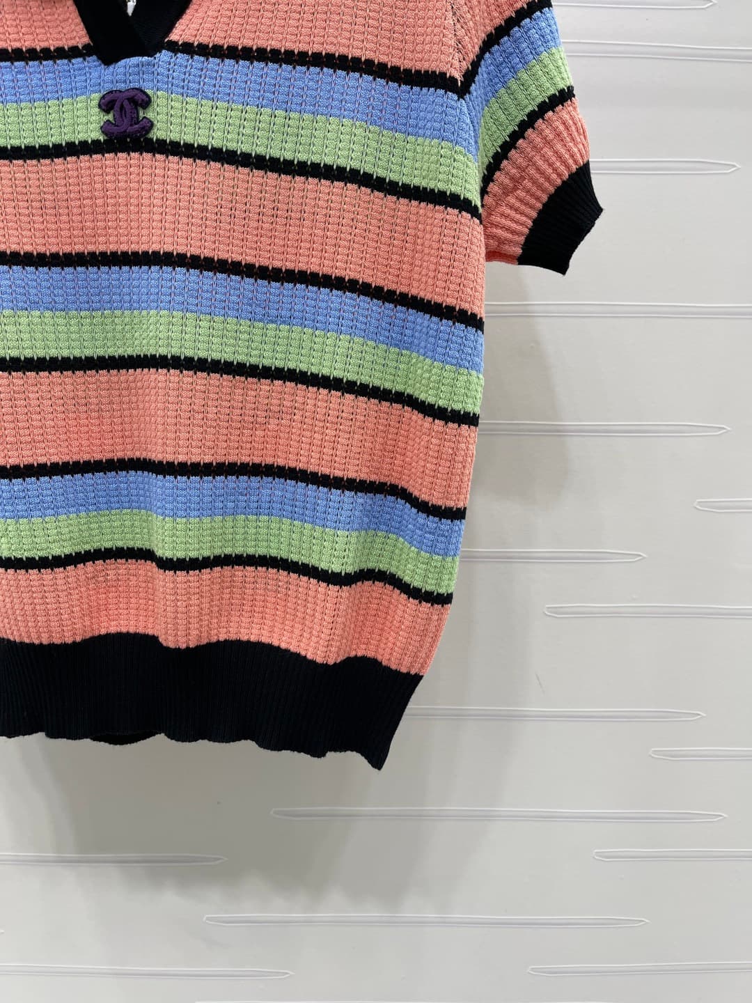 C18615 📣 New vintage/retro high-end products! CHANE* 2026 – the latest spring collection! V-necked striped knitted short sleeves! Made from custom cotton wool yarn, soft and comfortable with excellent quality. The V-shaped opening design adds a relaxed lo — image 6