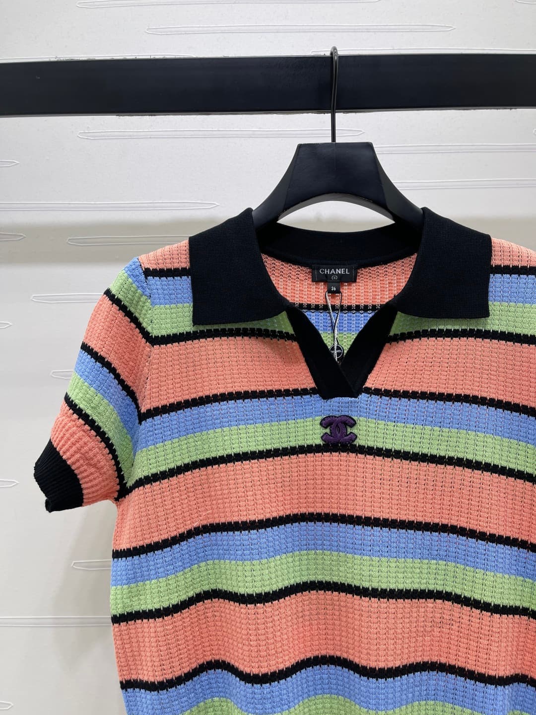 C18615 📣 New vintage/retro high-end products! CHANE* 2026 – the latest spring collection! V-necked striped knitted short sleeves! Made from custom cotton wool yarn, soft and comfortable with excellent quality. The V-shaped opening design adds a relaxed lo — image 3