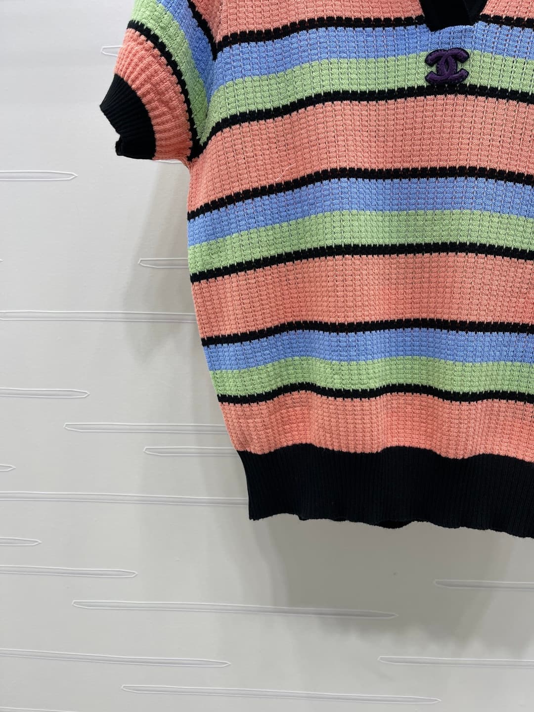 C18615 📣 New vintage/retro high-end products! CHANE* 2026 – the latest spring collection! V-necked striped knitted short sleeves! Made from custom cotton wool yarn, soft and comfortable with excellent quality. The V-shaped opening design adds a relaxed lo — image 5