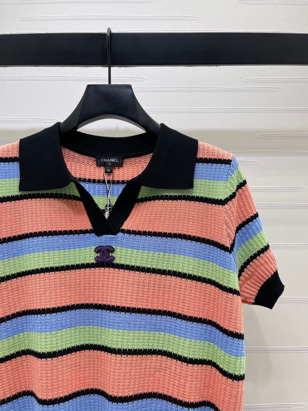 C18615 📣 New vintage/retro high-end products! CHANE* 2026 – the latest spring collection! V-necked striped knitted short sleeves! Made from custom cotton wool yarn, soft and comfortable with excellent quality. The V-shaped opening design adds a relaxed lo — image 2