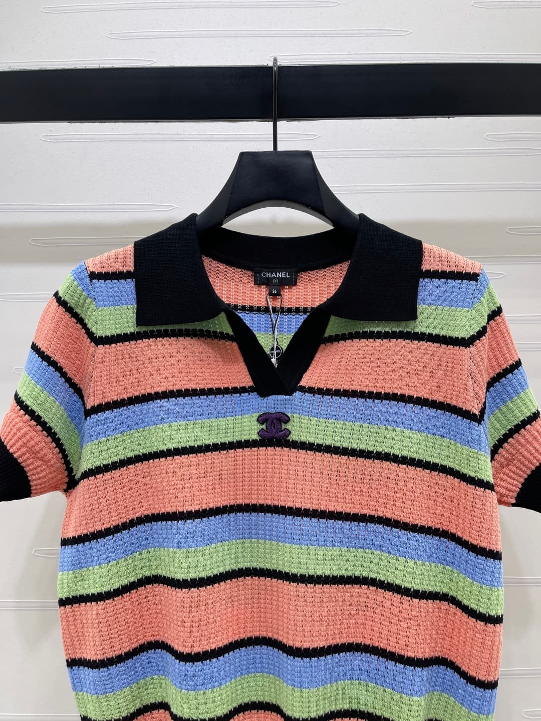 C18615 📣 New vintage/retro high-end products! CHANE* 2026 – the latest spring collection! V-necked striped knitted short sleeves! Made from custom cotton wool yarn, soft and comfortable with excellent quality. The V-shaped opening design adds a relaxed lo — image 4