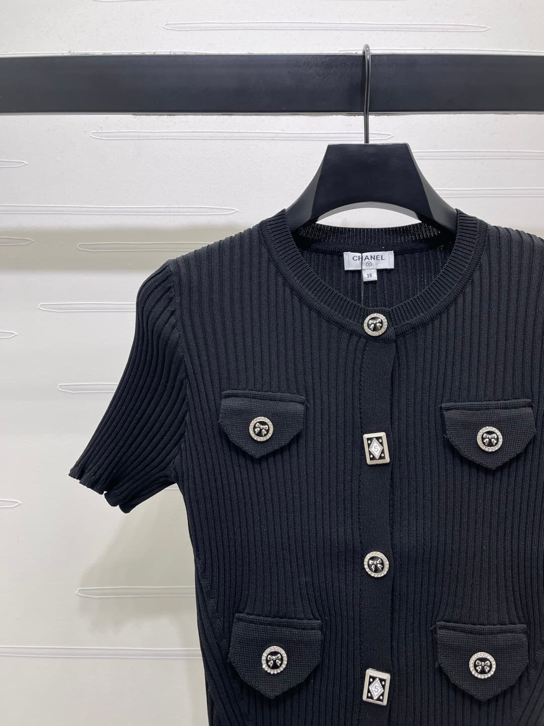 C18509 📣 New high-end collection! CHANE* 2026 spring/summer latest series! Silver button round collar knitted short sleeves sweater! Custom imported knitting material – comfortable and skin-friendly. Round collar knitted short sleeves design with a simple — image 3