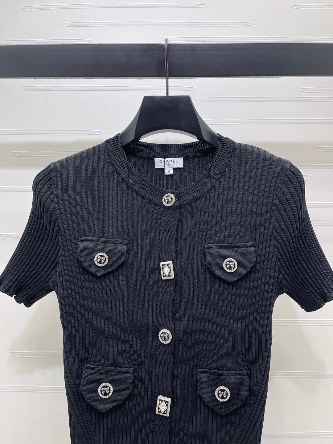 C18509 📣 New high-end collection! CHANE* 2026 spring/summer latest series! Silver button round collar knitted short sleeves sweater! Custom imported knitting material – comfortable and skin-friendly. Round collar knitted short sleeves design with a simple — image 4