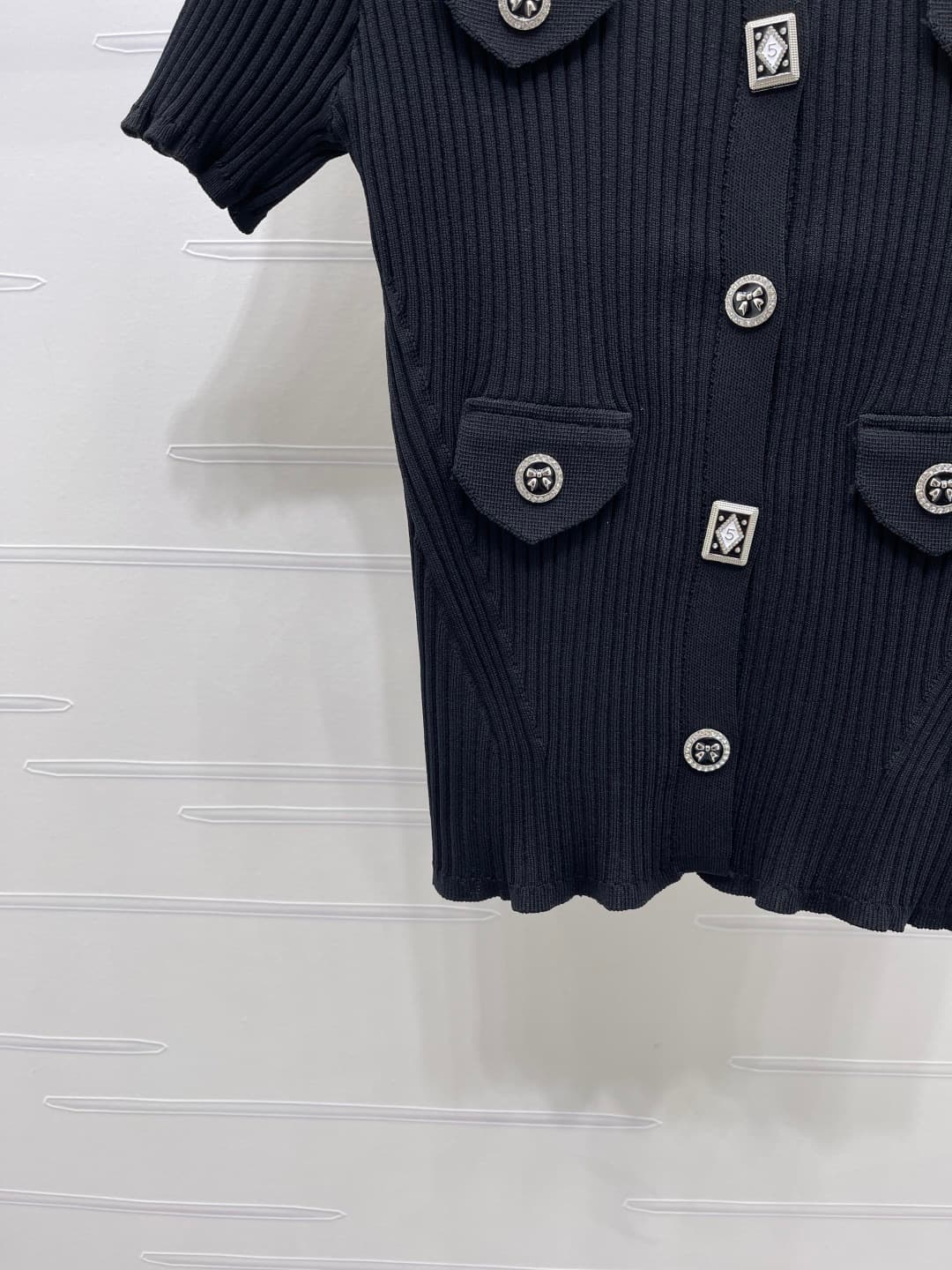 C18509 📣 New high-end collection! CHANE* 2026 spring/summer latest series! Silver button round collar knitted short sleeves sweater! Custom imported knitting material – comfortable and skin-friendly. Round collar knitted short sleeves design with a simple — image 5