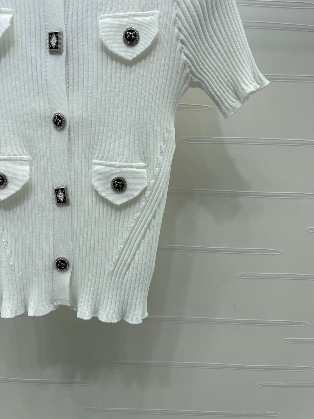 C18510 📣 New high-end collection! CHANE* 2026 – the latest spring/summer series! Silver buttoned round-neck knitted short sleeves jacket! Custom imported knitting material – comfortable and skin-friendly. Round-neck knitted short sleeves design with a sim — image 6