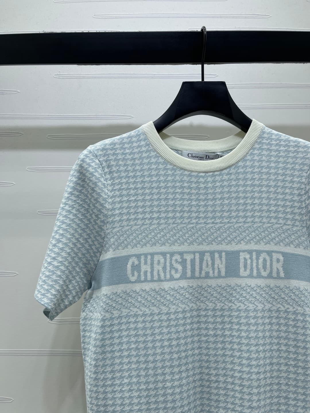 C18491 📣 New high-end collection: Dio* 2026 – the latest spring series! Round-necked knitted short sleeves with peafowl pattern weave! Made of custom cotton-wool knit material, offering a premium feel, comfort, and softness. The round-necked short sleeves — image 3