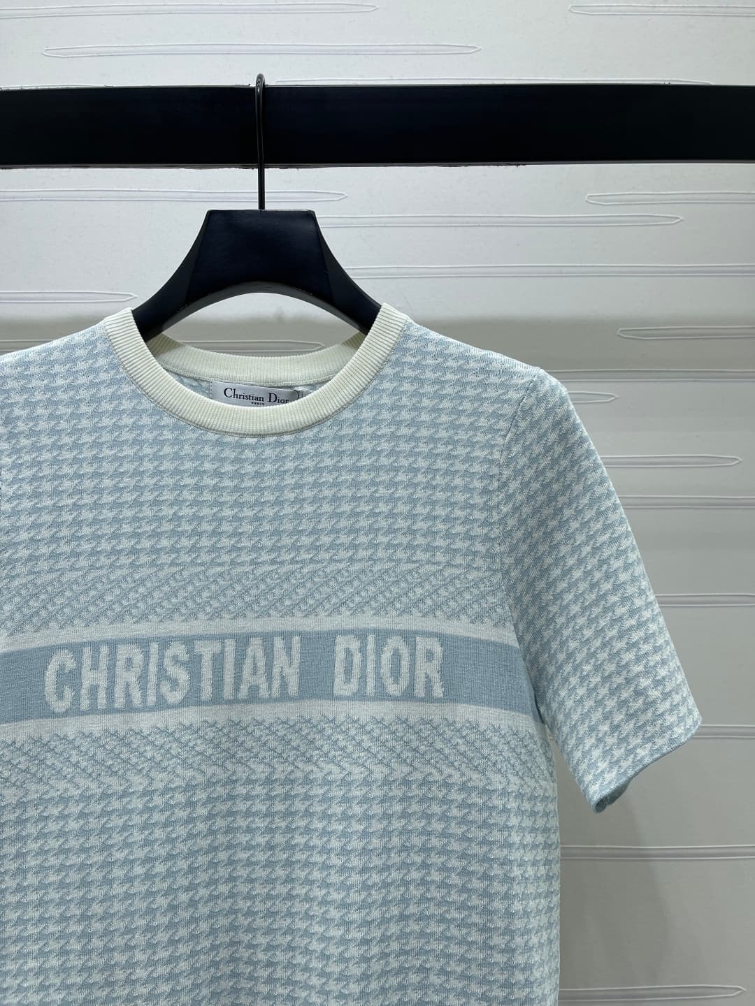 C18491 📣 New high-end collection: Dio* 2026 – the latest spring series! Round-necked knitted short sleeves with peafowl pattern weave! Made of custom cotton-wool knit material, offering a premium feel, comfort, and softness. The round-necked short sleeves — image 2
