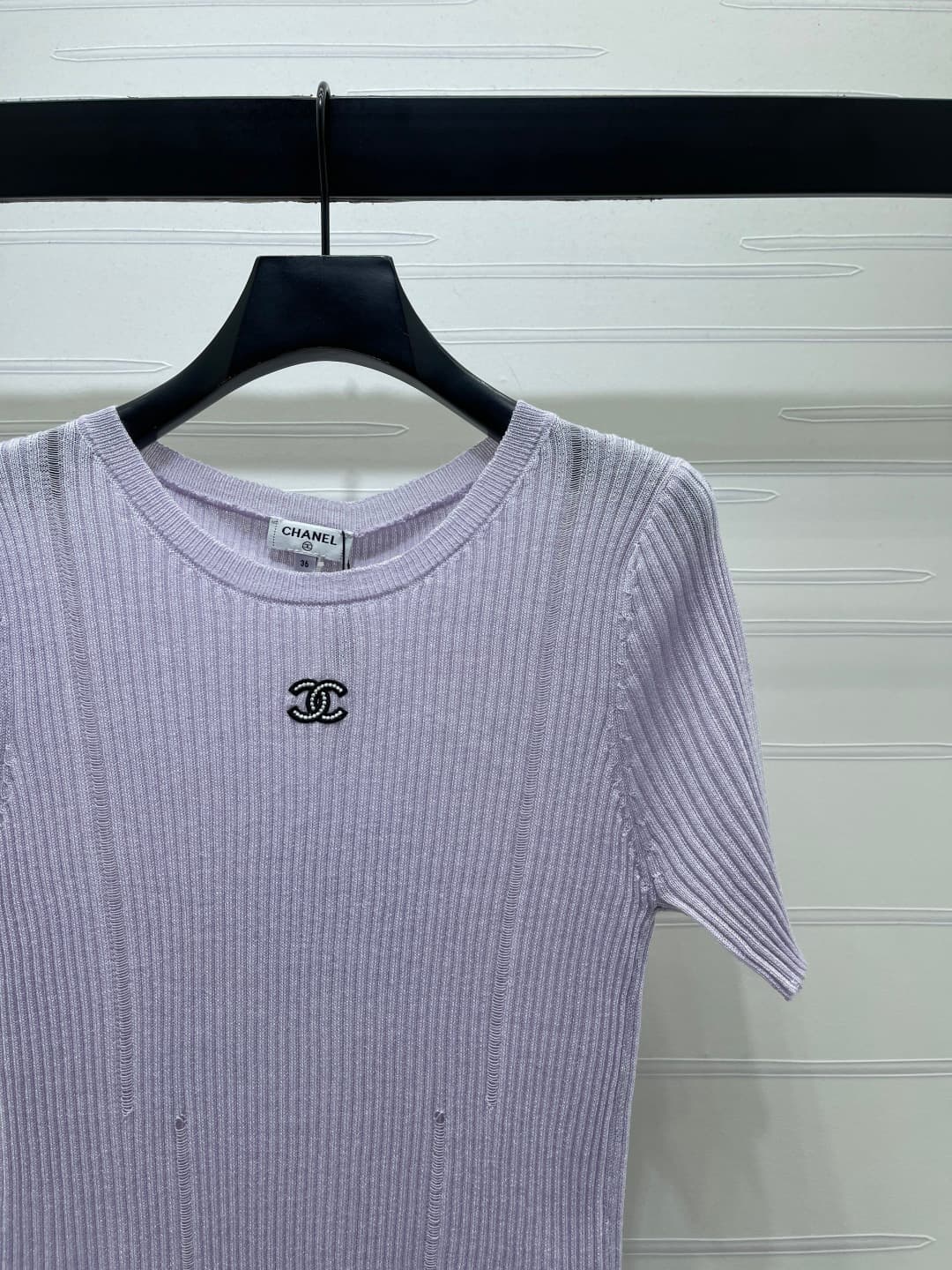 C18496 📣 New high-end items from the latest collection! Round-neck open-knit short sleeves! Made from custom ice-wool yarn, offering a delicate texture and comfortable fit. The round-neck knit short sleeves feature letter logos on the chest, highlighting  — image 2