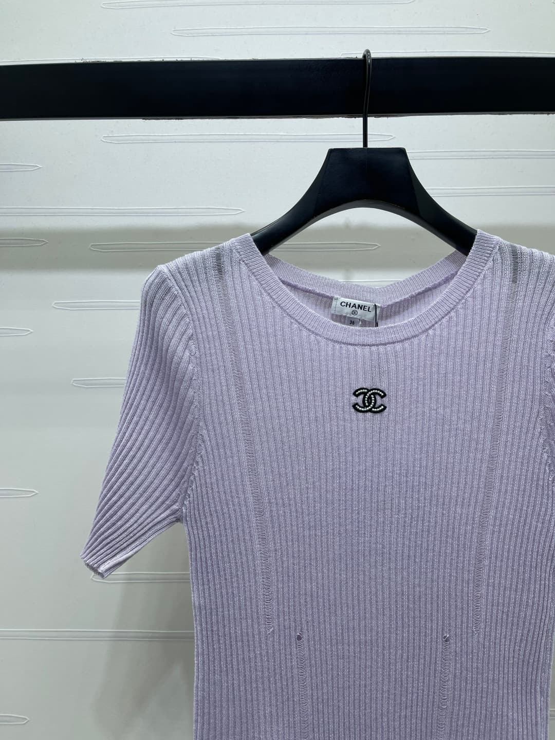 C18496 📣 New high-end items from the latest collection! Round-neck open-knit short sleeves! Made from custom ice-wool yarn, offering a delicate texture and comfortable fit. The round-neck knit short sleeves feature letter logos on the chest, highlighting  — image 3