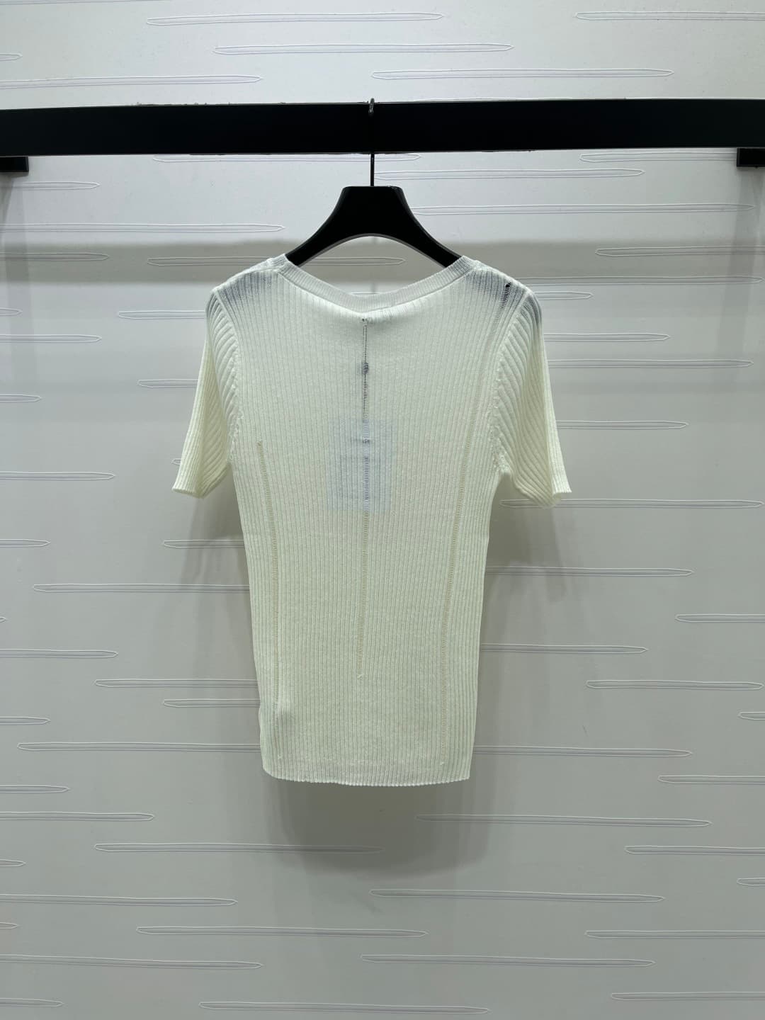 C18497 📣 New high-end products from the latest collection! Round-neck open-knit short sleeves! Made from custom ice-woven yarn, offering a delicate texture and comfortable fit. The round-neck knitted shorts feature letter logos on the chest, highlighting  — image 8