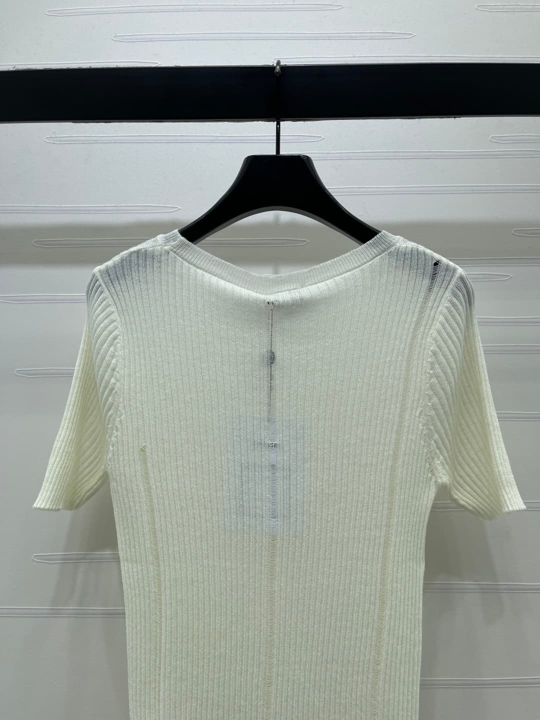 C18497 📣 New high-end products from the latest collection! Round-neck open-knit short sleeves! Made from custom ice-woven yarn, offering a delicate texture and comfortable fit. The round-neck knitted shorts feature letter logos on the chest, highlighting  — image 7