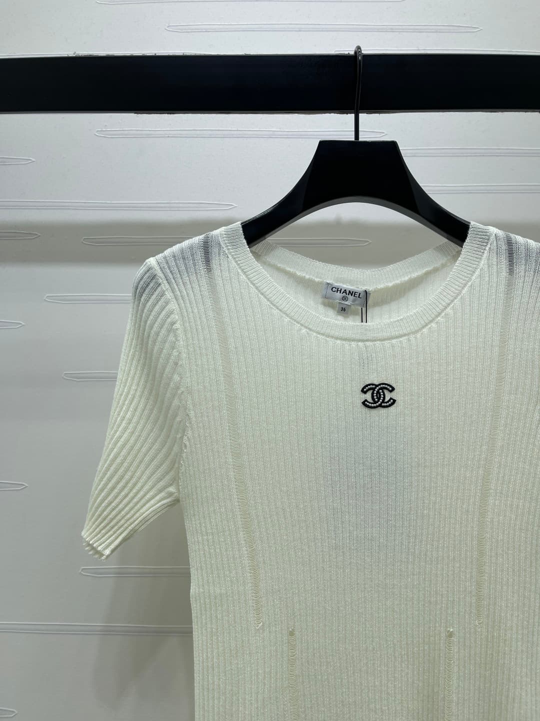 C18497 📣 New high-end products from the latest collection! Round-neck open-knit short sleeves! Made from custom ice-woven yarn, offering a delicate texture and comfortable fit. The round-neck knitted shorts feature letter logos on the chest, highlighting  — image 4