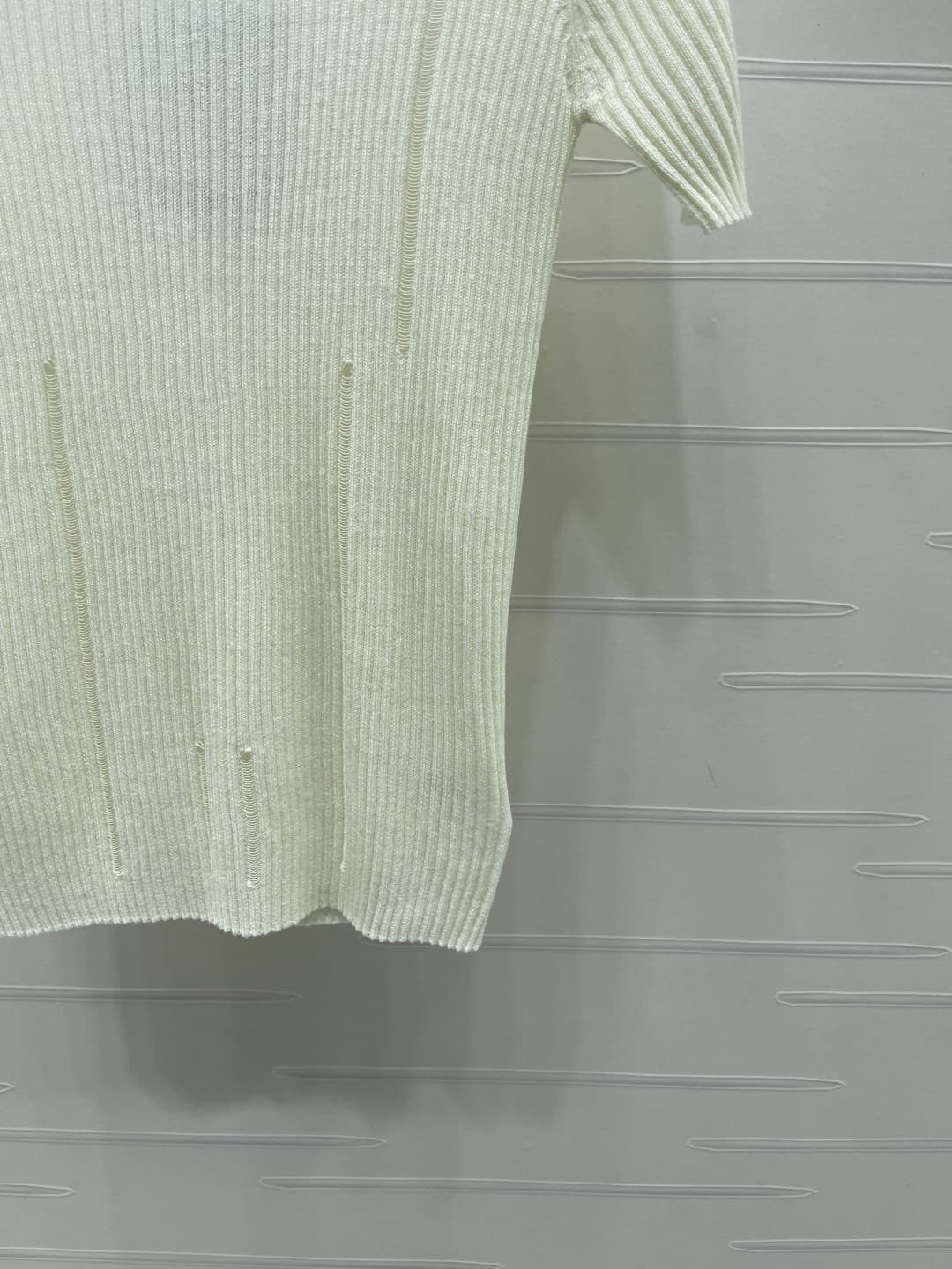 C18497 📣 New high-end products from the latest collection! Round-neck open-knit short sleeves! Made from custom ice-woven yarn, offering a delicate texture and comfortable fit. The round-neck knitted shorts feature letter logos on the chest, highlighting  — image 6