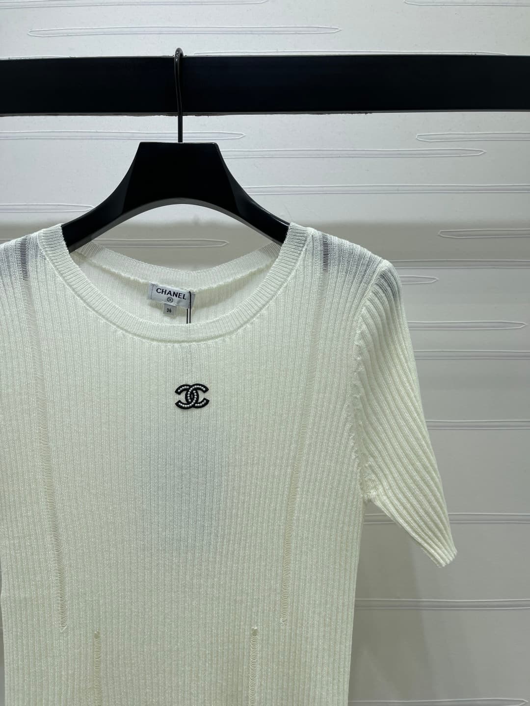C18497 📣 New high-end products from the latest collection! Round-neck open-knit short sleeves! Made from custom ice-woven yarn, offering a delicate texture and comfortable fit. The round-neck knitted shorts feature letter logos on the chest, highlighting  — image 3