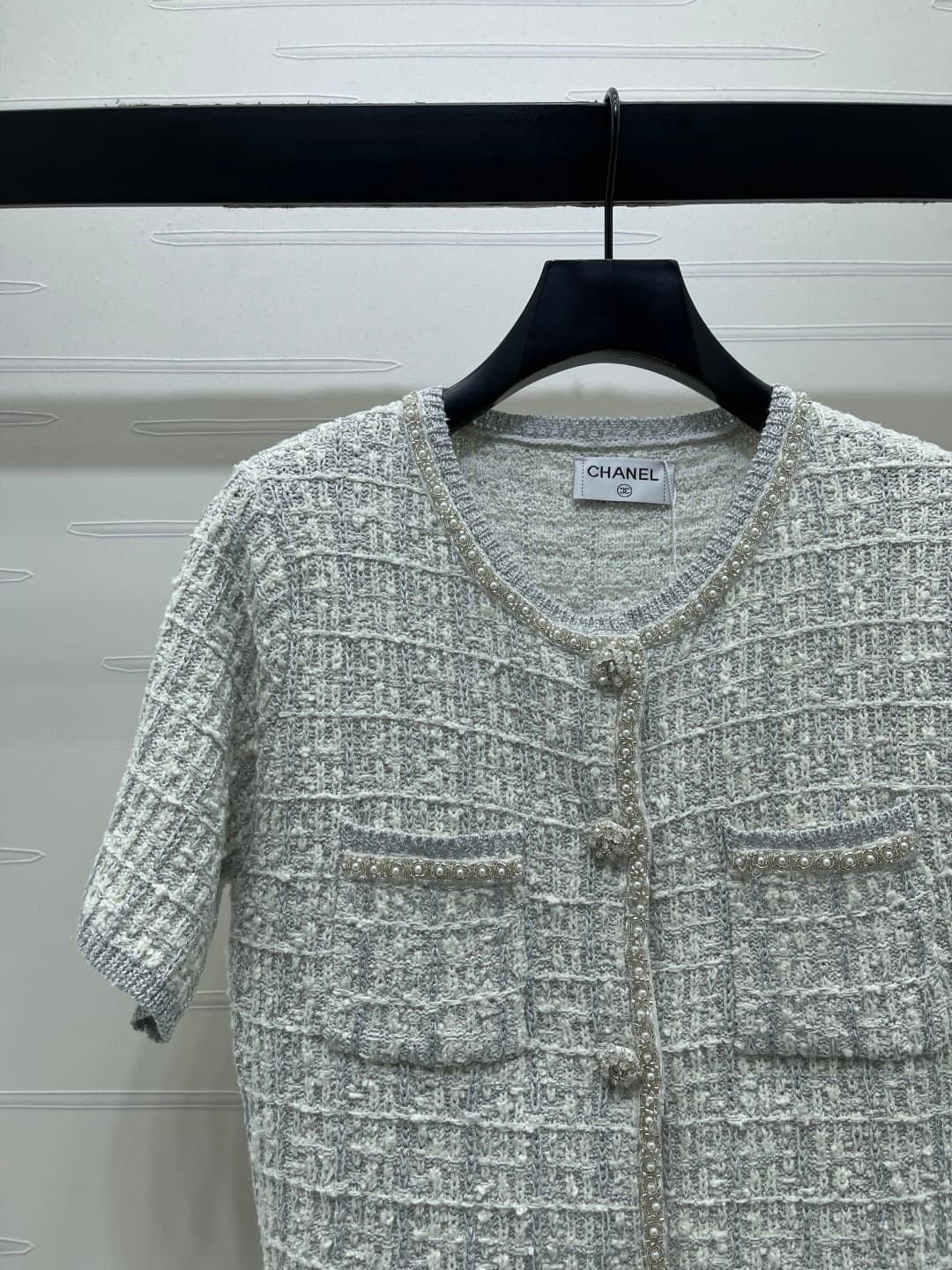 C18604 📣 New high-end collection CHANE* 2026 – the latest spring series! Round neck short-sleeve sweater! Custom imported knitted material, comfortable and soft with excellent texture. The round neck and sleeves extend to the front panel, with threaded th — image 4