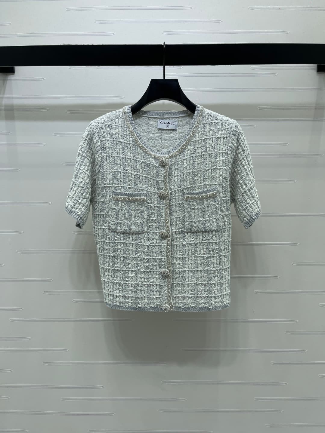 C18604 📣 New high-end collection CHANE* 2026 – the latest spring series! Round neck short-sleeve sweater! Custom imported knitted material, comfortable and soft with excellent texture. The round neck and sleeves extend to the front panel, with threaded th — image 2