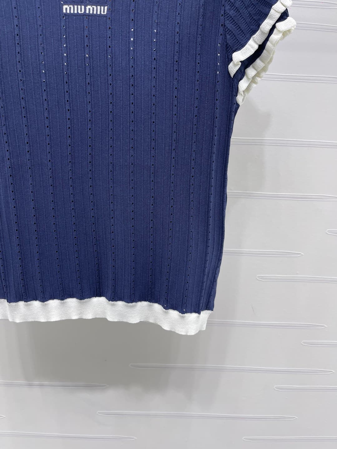 C18494 📣 New high-end collection/series – the latest spring/summer series of MiuMi*2026! Short sleeves with puffed knit texture and open collar! Customized silk-wool knit material – soft, delicate, and highly elastic. Double-layered cuffs in contrasting c — image 6