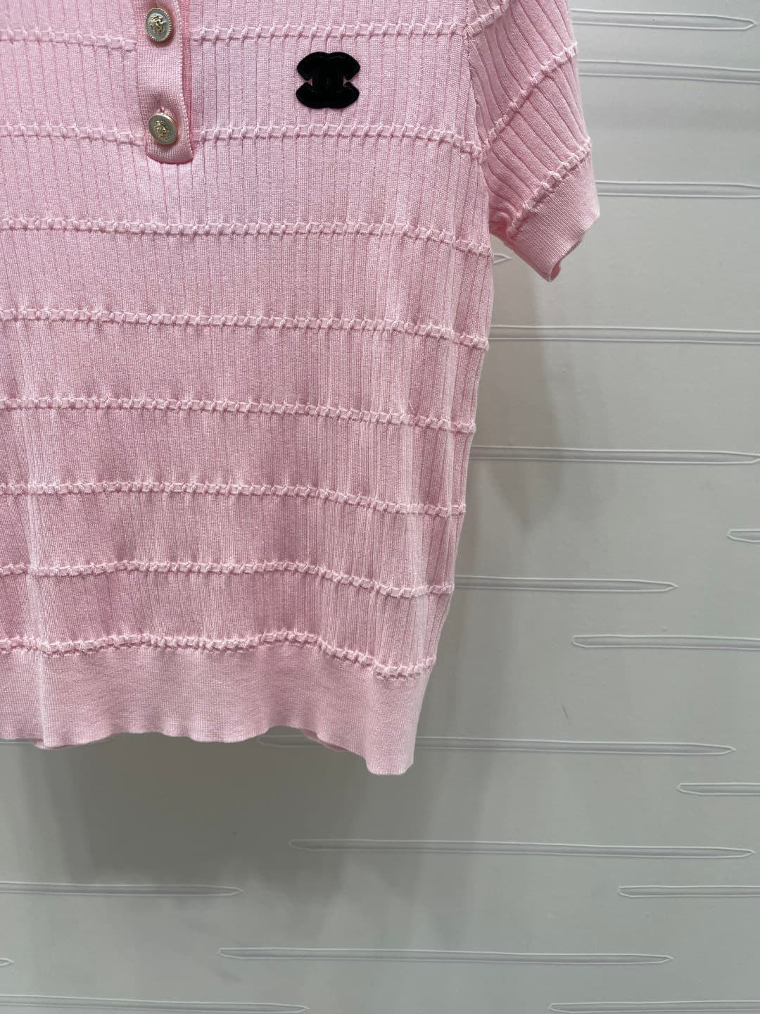 C18502 📣 New high-end collection Chane* 2026 – the latest spring series! Knit V-neck short sleeves! Crafted with custom silk-wool yarn for a premium and comfortable feel. V-neck and short-sleeve design; fine knitting throughout the body. Side letter logo  — image 6