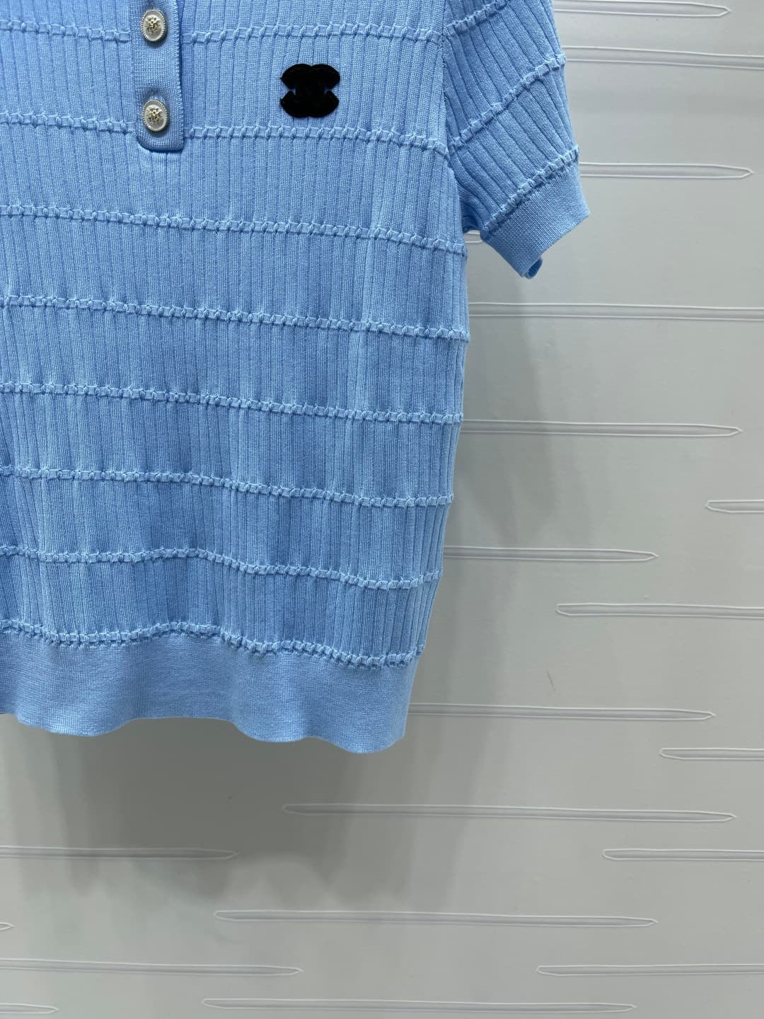 C18503 📣 New high-end collection Chane* 2026 – the latest spring series! Knit V-neck short sleeves! Made from custom silk and wool yarn for a premium and comfortable feel. V-neck and short-sleeve design with fine knitting texture. Single-side logo pattern — image 6