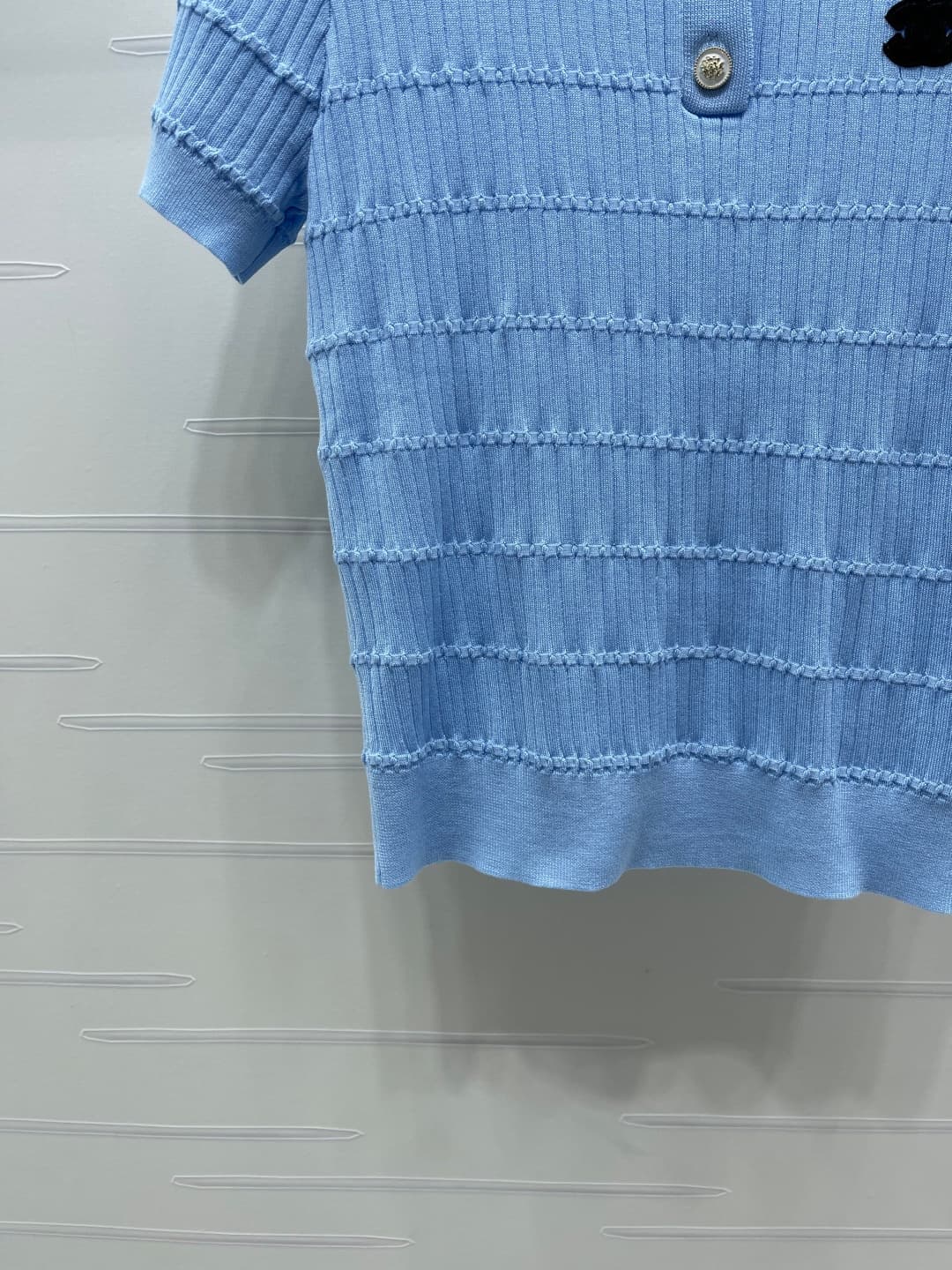 C18503 📣 New high-end collection Chane* 2026 – the latest spring series! Knit V-neck short sleeves! Made from custom silk and wool yarn for a premium and comfortable feel. V-neck and short-sleeve design with fine knitting texture. Single-side logo pattern — image 5
