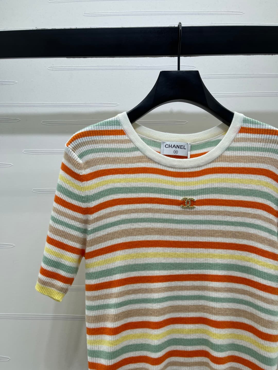 C18610 📣 New high-end quality items – CHANE* 2026! Latest spring collection! Striped round-neck knitted short sleeves! Made from imported silk and fur knitting material; soft and comfortable. Round-neck knitted design with colorful stripes across the enti — image 3
