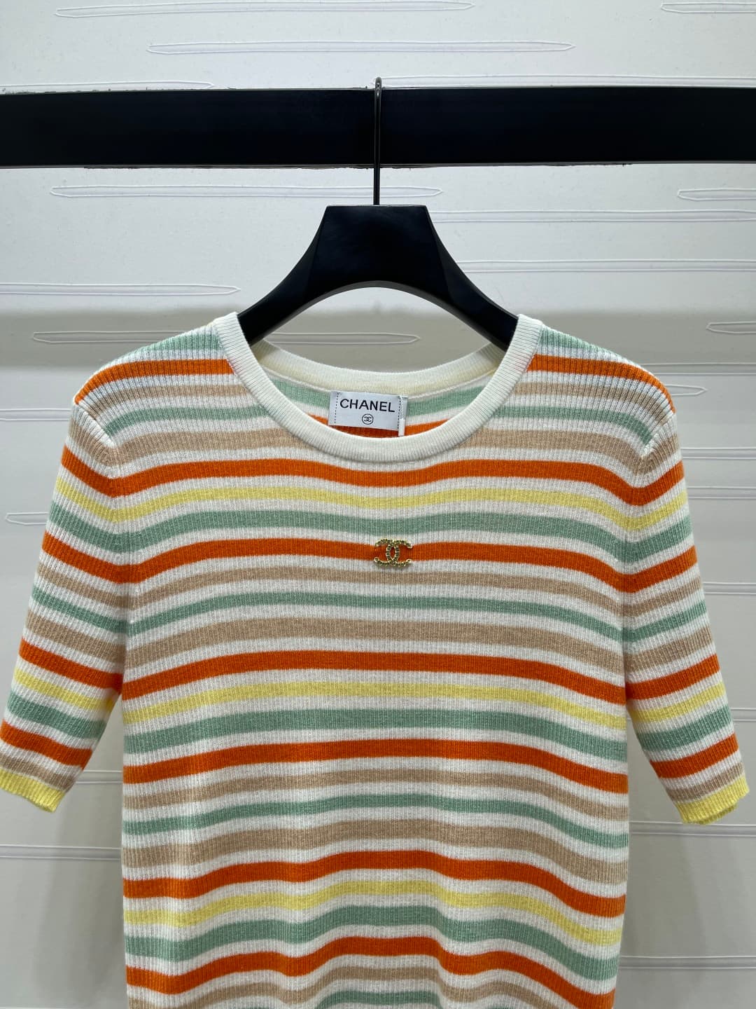C18610 📣 New high-end quality items – CHANE* 2026! Latest spring collection! Striped round-neck knitted short sleeves! Made from imported silk and fur knitting material; soft and comfortable. Round-neck knitted design with colorful stripes across the enti — image 4