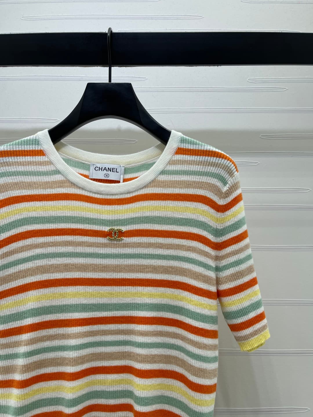 C18610 📣 New high-end quality items – CHANE* 2026! Latest spring collection! Striped round-neck knitted short sleeves! Made from imported silk and fur knitting material; soft and comfortable. Round-neck knitted design with colorful stripes across the enti — image 2