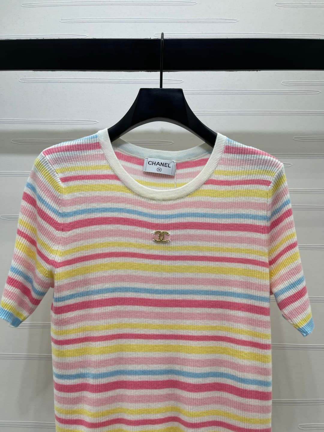 C18611 📣 New high-end quality products from CHANE* 2026 – the latest collection for spring/summer! Striped round-neck knitted short sleeves! Made from imported silk and fur knit material; soft and comfortable. Round-neck knitted design with colored stripe — image 4