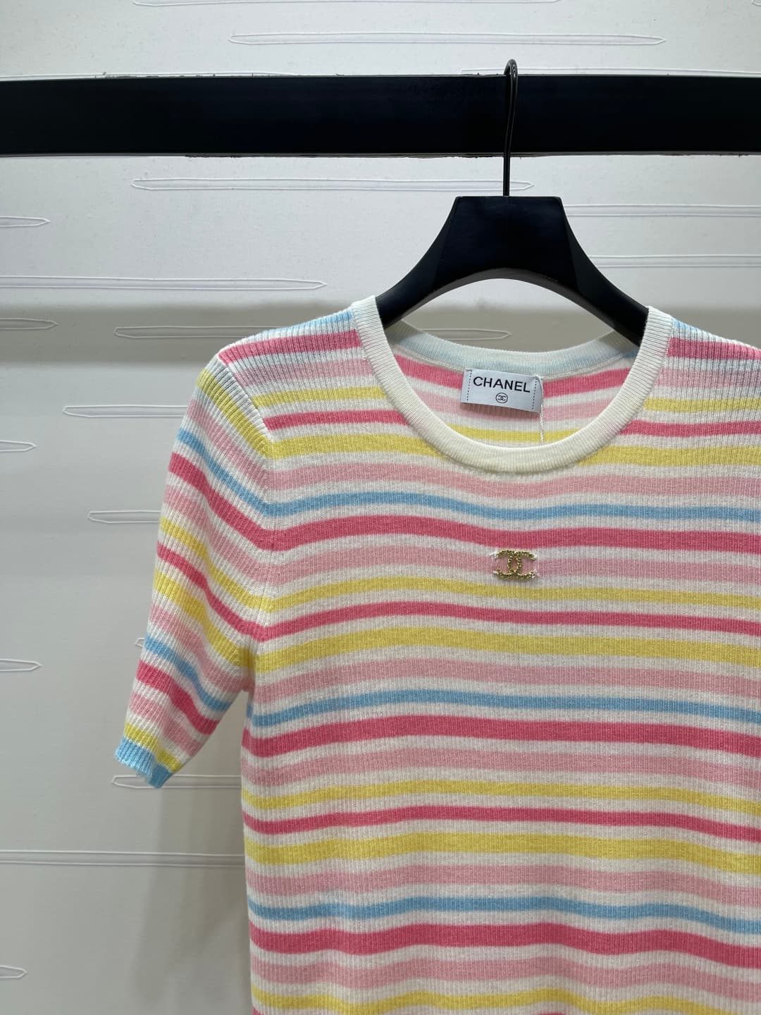 C18611 📣 New high-end quality products from CHANE* 2026 – the latest collection for spring/summer! Striped round-neck knitted short sleeves! Made from imported silk and fur knit material; soft and comfortable. Round-neck knitted design with colored stripe — image 3