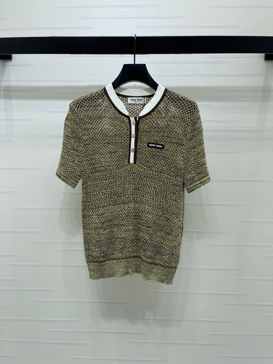 C18511 📣 New high-end collection MiuMi*2026 – the latest spring/summer series! Hollowed round-necked knitted short sleeves! Made from imported yarn, offering a premium texture and comfortable shine. The knitted round-neck top features alternating color st — image 1