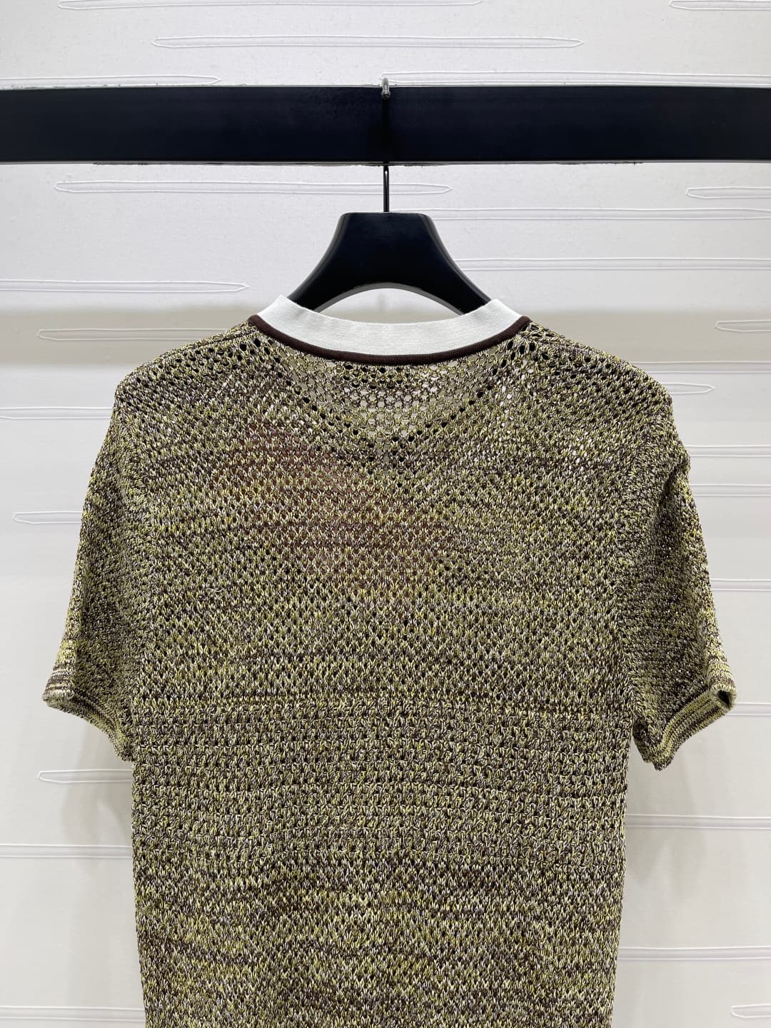 C18511 📣 New high-end collection MiuMi*2026 – the latest spring/summer series! Hollowed round-necked knitted short sleeves! Made from imported yarn, offering a premium texture and comfortable shine. The knitted round-neck top features alternating color st — image 7