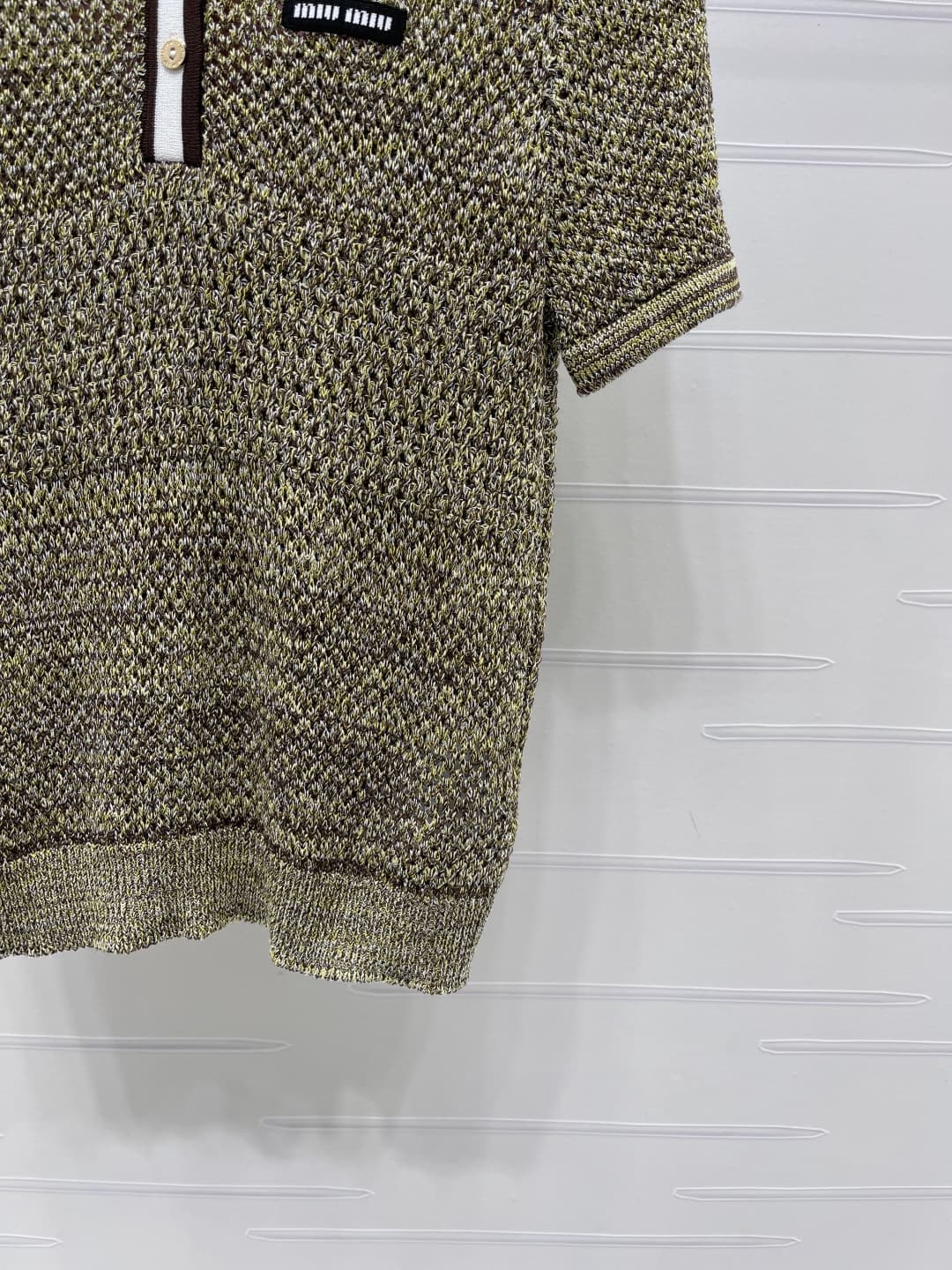 C18511 📣 New high-end collection MiuMi*2026 – the latest spring/summer series! Hollowed round-necked knitted short sleeves! Made from imported yarn, offering a premium texture and comfortable shine. The knitted round-neck top features alternating color st — image 6