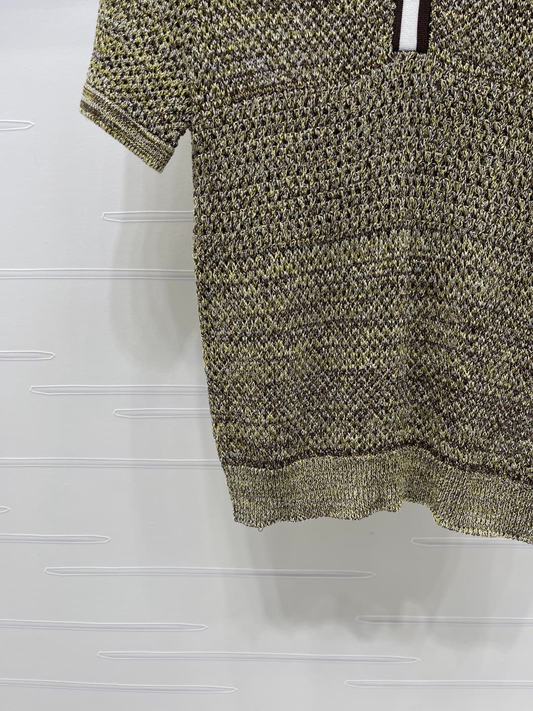 C18511 📣 New high-end collection MiuMi*2026 – the latest spring/summer series! Hollowed round-necked knitted short sleeves! Made from imported yarn, offering a premium texture and comfortable shine. The knitted round-neck top features alternating color st — image 5