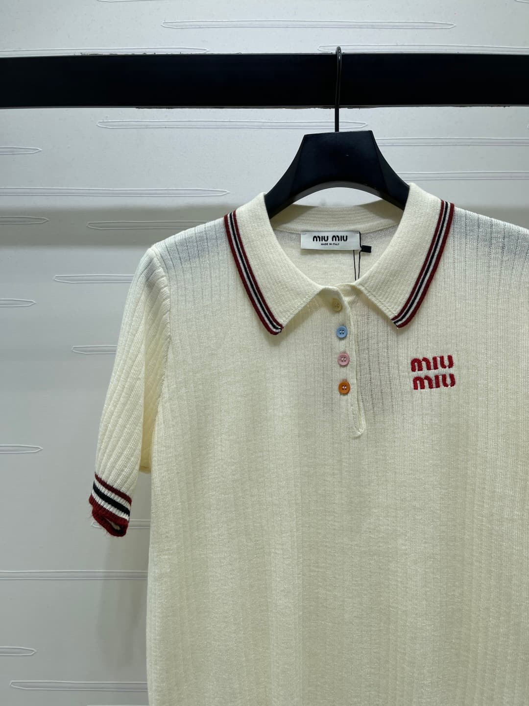 C18619 📣 New high-end collection MiuMi*2026 spring/summer latest series!𝑝𝑜𝑙𝑜 knitted short sleeves! Crafted with imported yarn, comfortable with elasticity and excellent texture. Off-the-shoulder short-sleeve top design offers a casual and relaxed style.  — image 3