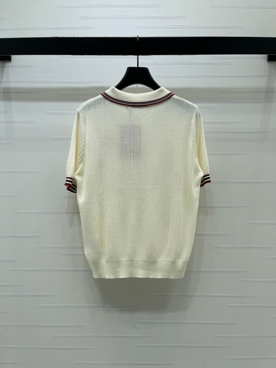 C18619 📣 New high-end collection MiuMi*2026 spring/summer latest series!𝑝𝑜𝑙𝑜 knitted short sleeves! Crafted with imported yarn, comfortable with elasticity and excellent texture. Off-the-shoulder short-sleeve top design offers a casual and relaxed style.  — image 8