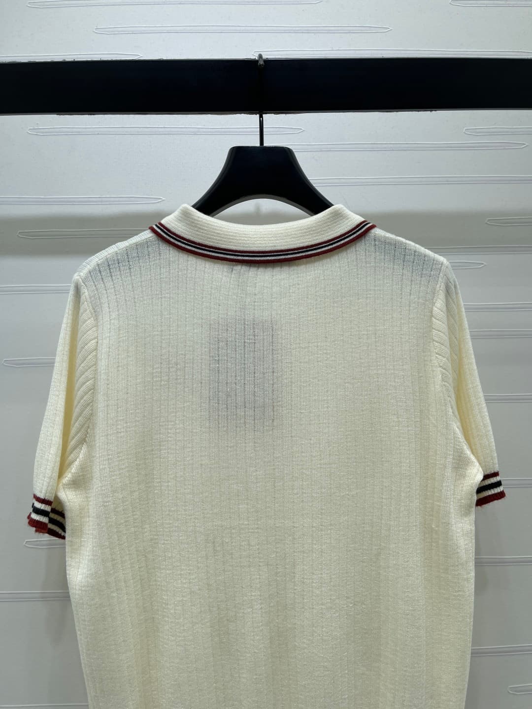 C18619 📣 New high-end collection MiuMi*2026 spring/summer latest series!𝑝𝑜𝑙𝑜 knitted short sleeves! Crafted with imported yarn, comfortable with elasticity and excellent texture. Off-the-shoulder short-sleeve top design offers a casual and relaxed style.  — image 7