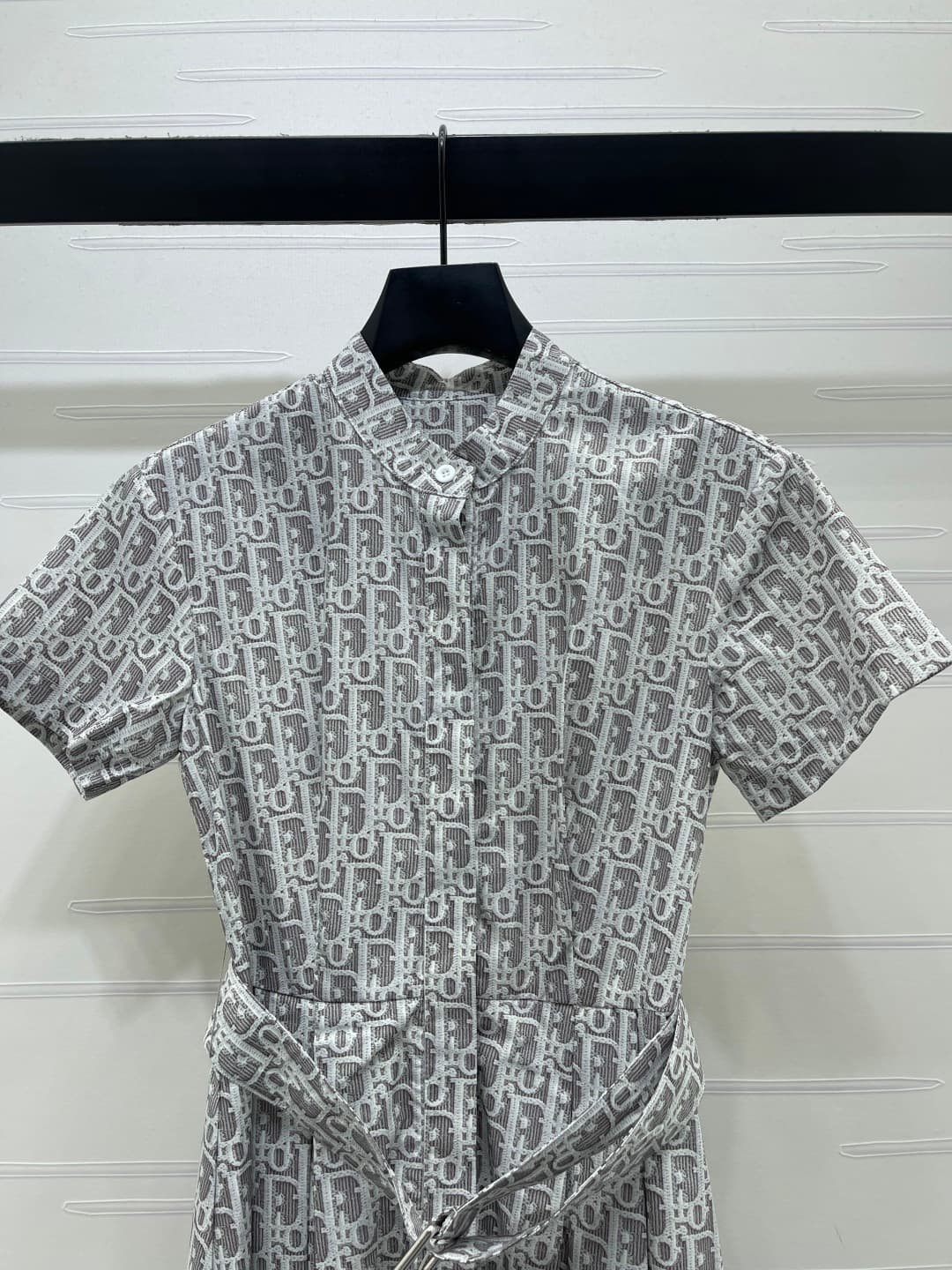 C18626 📣 New high-end collection/series with premium quality! Dio* 2026 spring/summer new collection! Short-sleeved shirts and skirts with pattern design! Custom imported twill silk material – soft and comfortable. The entire body is covered with sketch-s — image 4