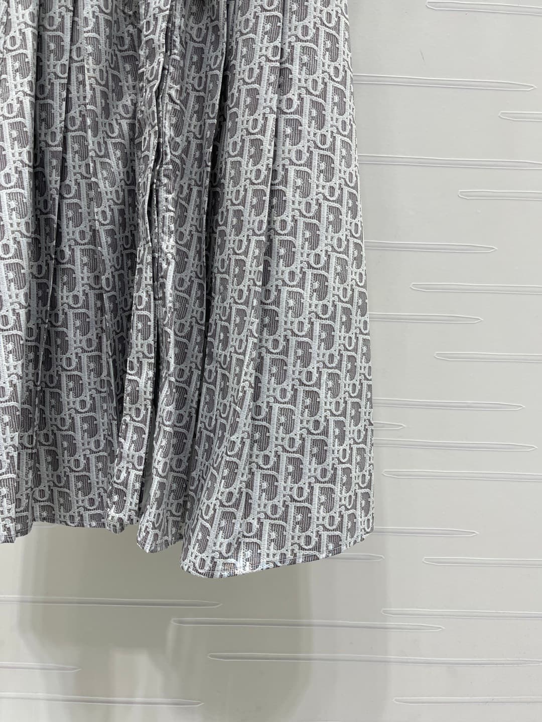 C18626 📣 New high-end collection/series with premium quality! Dio* 2026 spring/summer new collection! Short-sleeved shirts and skirts with pattern design! Custom imported twill silk material – soft and comfortable. The entire body is covered with sketch-s — image 6