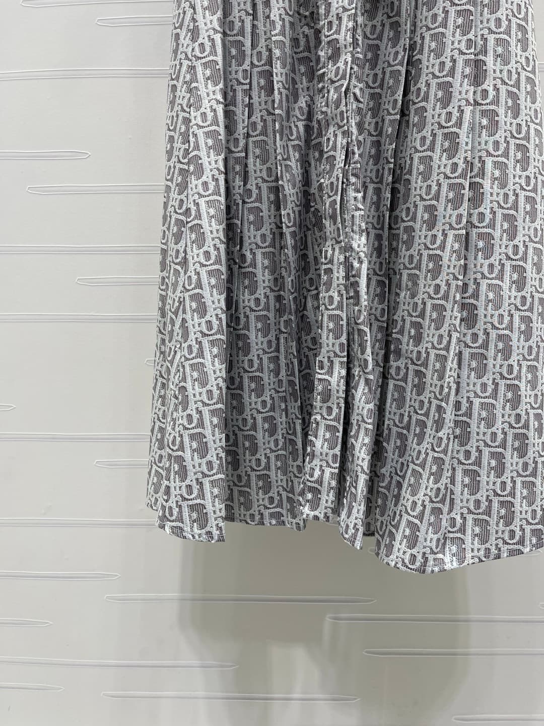 C18626 📣 New high-end collection/series with premium quality! Dio* 2026 spring/summer new collection! Short-sleeved shirts and skirts with pattern design! Custom imported twill silk material – soft and comfortable. The entire body is covered with sketch-s — image 5