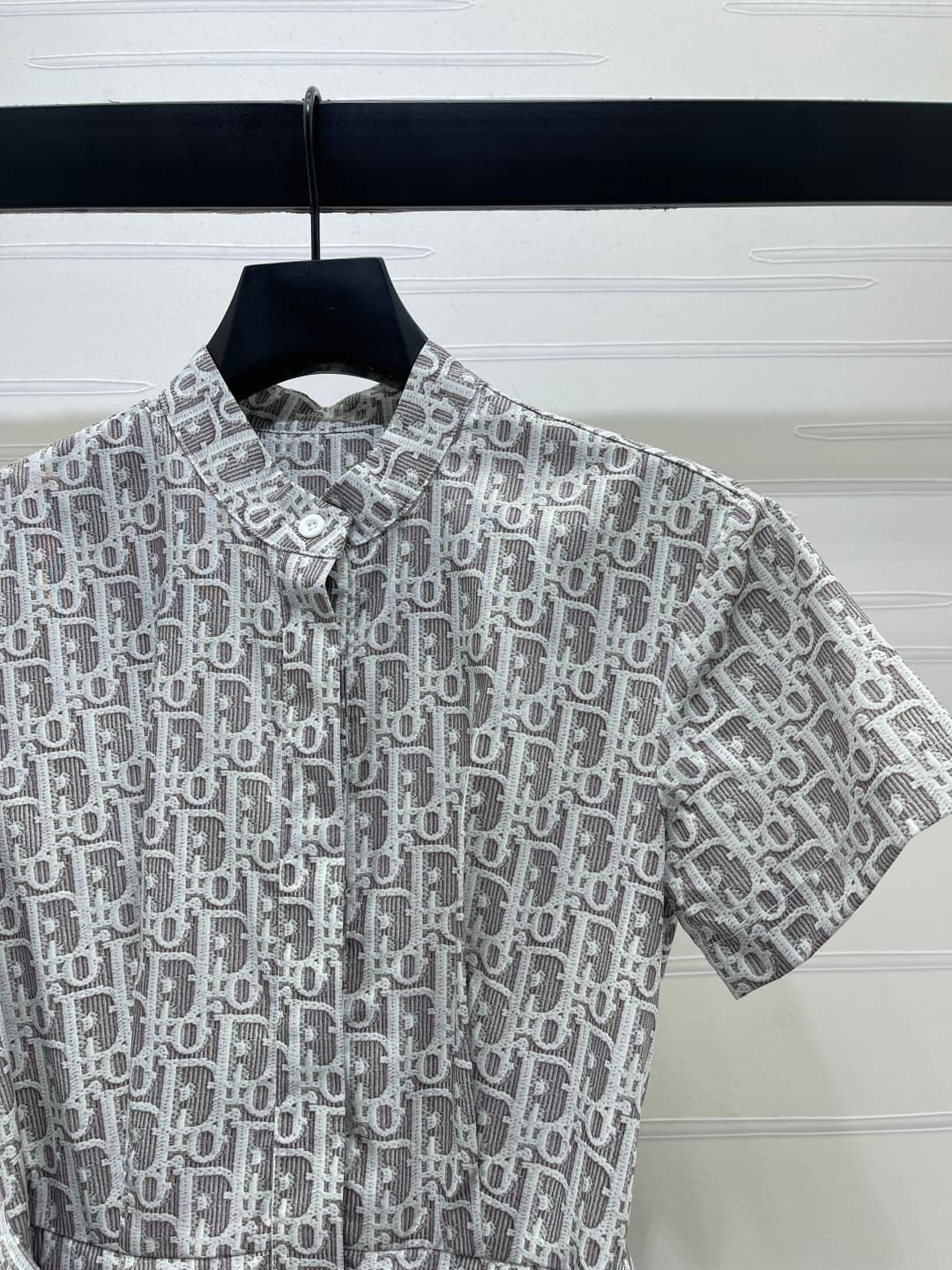 C18626 📣 New high-end collection/series with premium quality! Dio* 2026 spring/summer new collection! Short-sleeved shirts and skirts with pattern design! Custom imported twill silk material – soft and comfortable. The entire body is covered with sketch-s — image 2