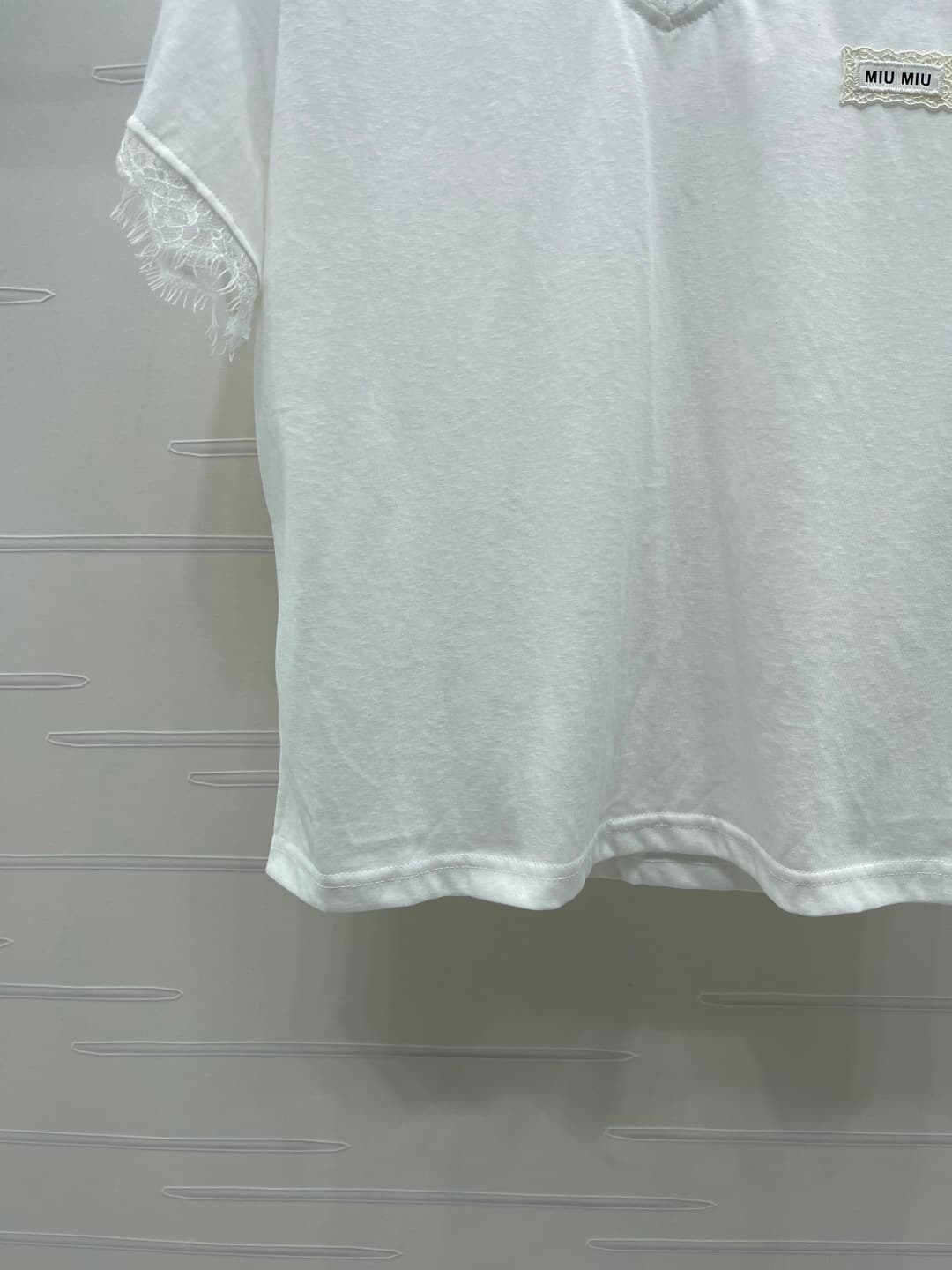C18631 📣 New high-end product from the latest collection/series of MiuMi*2026! Lace V-neck short-sleeved T-shirt! Customed pure cotton material, smooth and skin-friendly, with excellent texture. The V-neck short-sleeved T-shirt features lace trim on the c — image 5