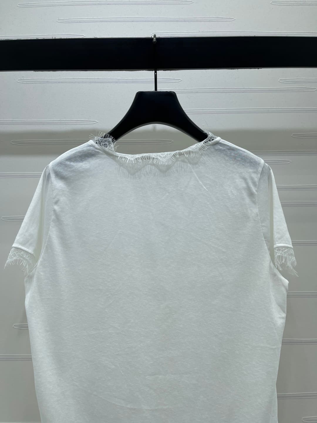 C18631 📣 New high-end product from the latest collection/series of MiuMi*2026! Lace V-neck short-sleeved T-shirt! Customed pure cotton material, smooth and skin-friendly, with excellent texture. The V-neck short-sleeved T-shirt features lace trim on the c — image 7