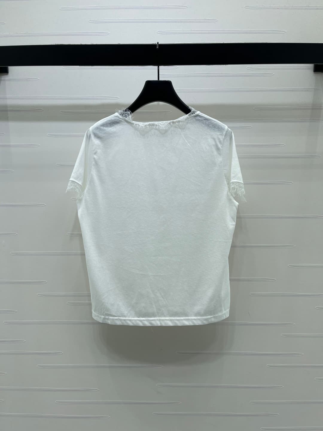 C18631 📣 New high-end product from the latest collection/series of MiuMi*2026! Lace V-neck short-sleeved T-shirt! Customed pure cotton material, smooth and skin-friendly, with excellent texture. The V-neck short-sleeved T-shirt features lace trim on the c — image 8