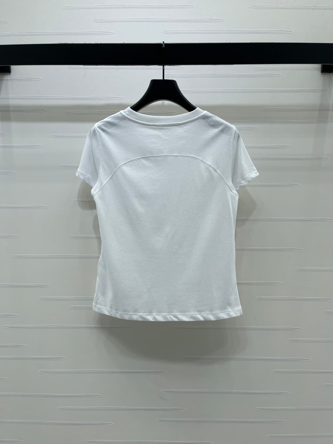 C18633 📣 New high-end collection/series – the latest spring collection from Prad*2026! Short-sleeve T-shirt with triangular logo! Customized with snowflake pattern, 100% cotton material, breathable and comfortable, with a luxurious feel. Relaxed round col — image 8