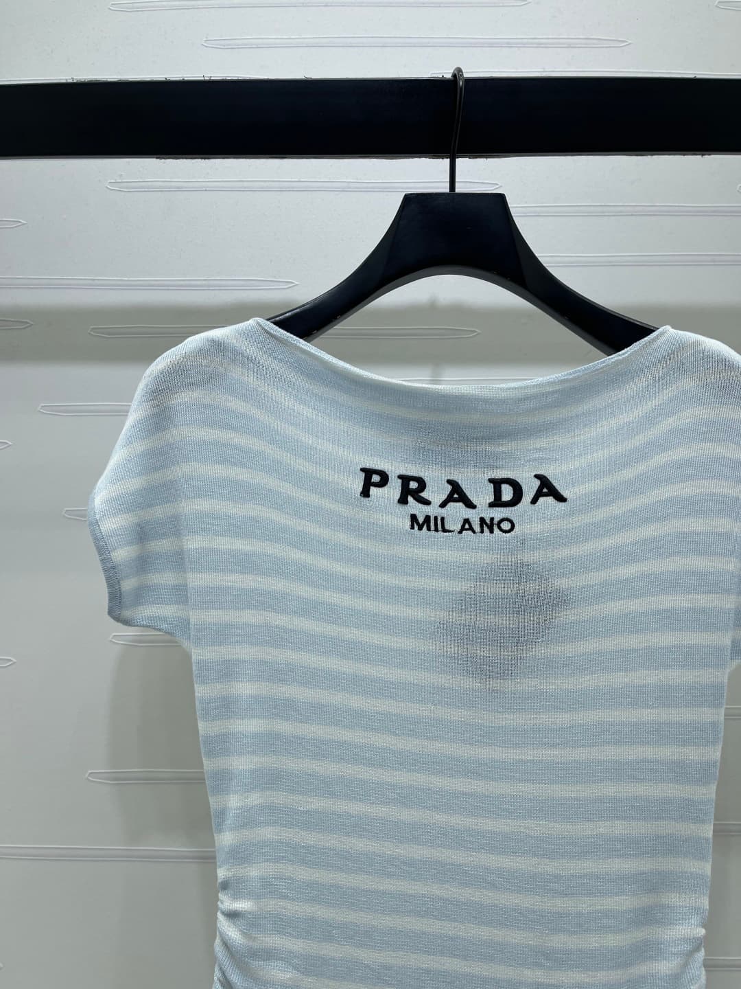 C18645 📣 New high-end vintage/retro products from the latest early spring collection! Irregular knitted short sleeves, crafted with custom silk and wool yarn—soft, elastic, and elegantly shaped. Striped pattern with contrasting colors; side waist creases  — image 3