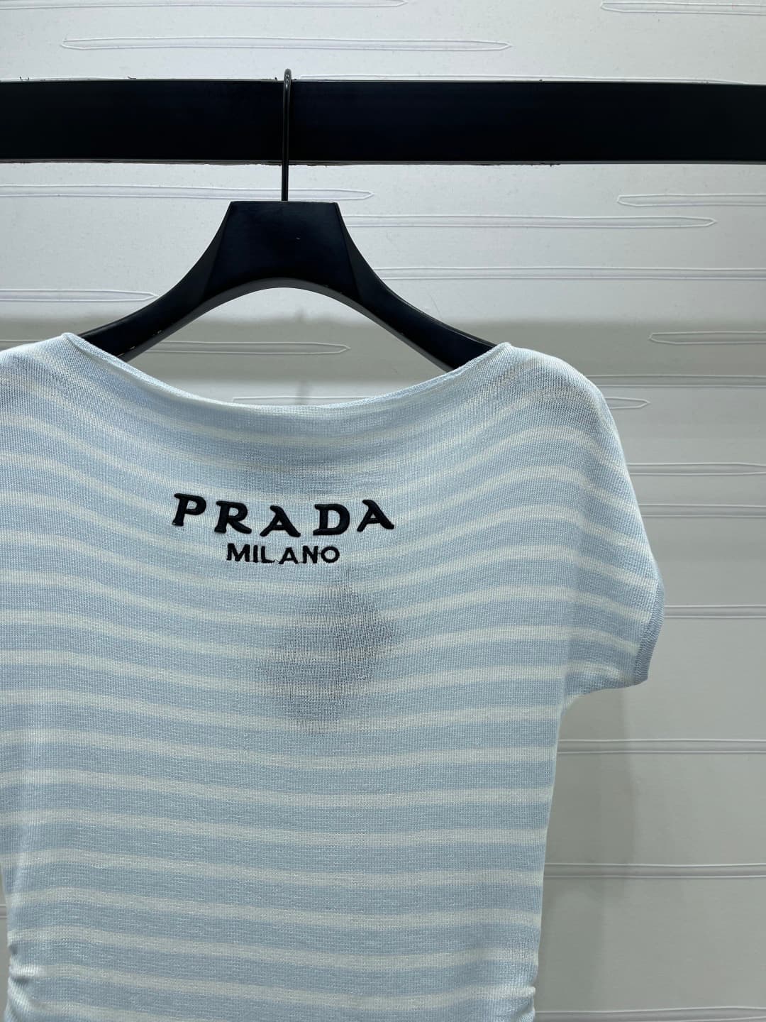 C18645 📣 New high-end vintage/retro products from the latest early spring collection! Irregular knitted short sleeves, crafted with custom silk and wool yarn—soft, elastic, and elegantly shaped. Striped pattern with contrasting colors; side waist creases  — image 2