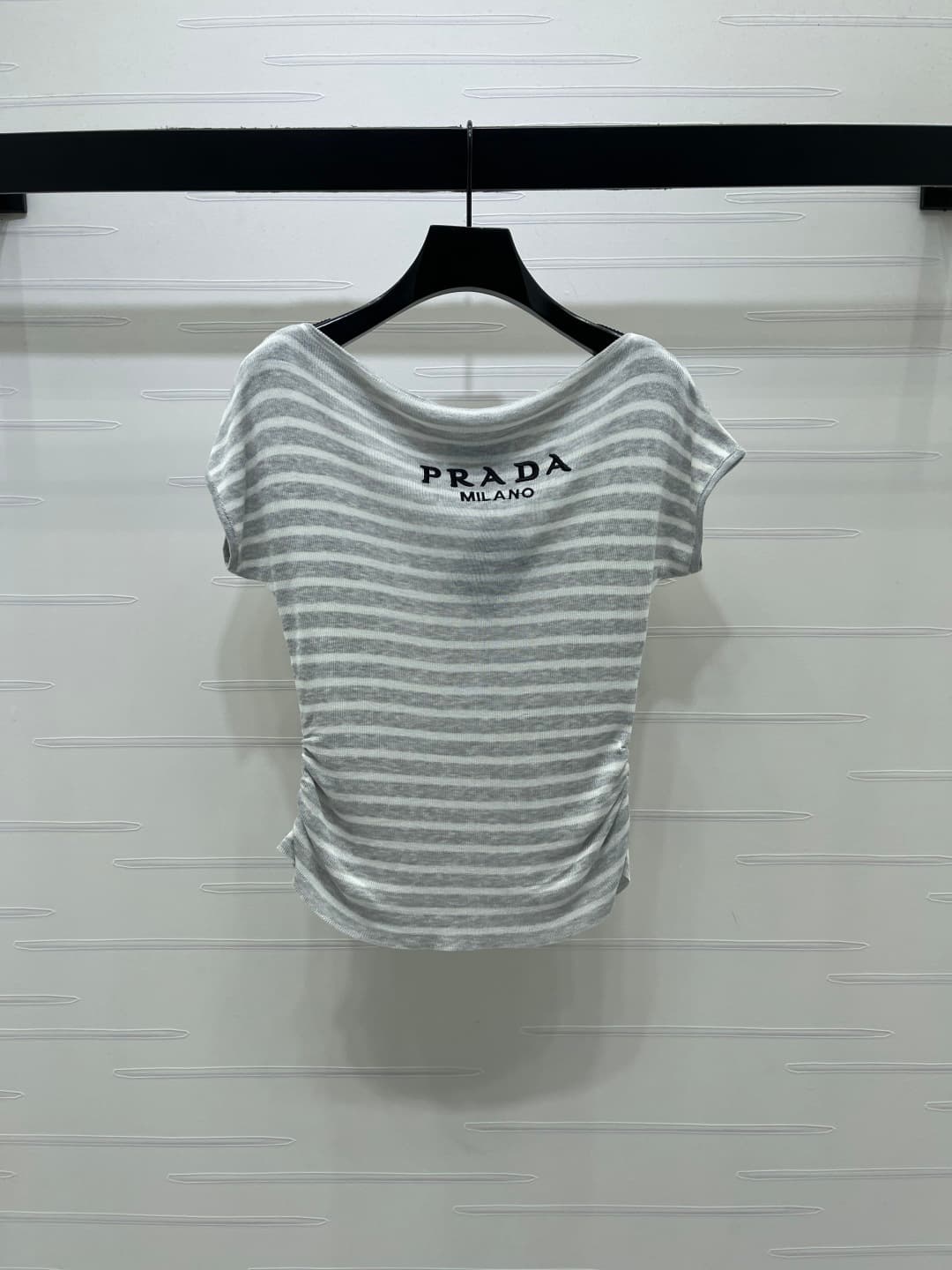 C18646 📣 New high-end vintage/retro products! The latest collection of Prad* 2026 for early spring! Irregular knitted short sleeves, crafted with custom silk-wool yarn – soft, smooth, and highly elastic. Exquisite short sleeve design with stripes in contr — image 2